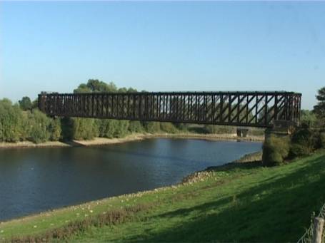 Kleve : Alte Eisenbahnbrücke Griethausen über den Altrhein